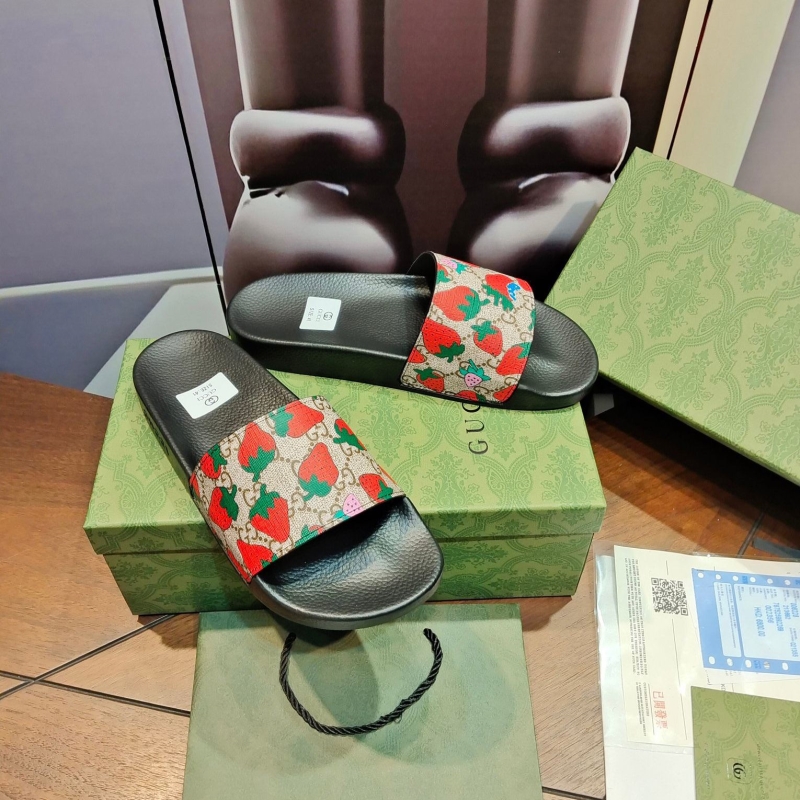 G*u*i slippers